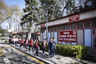 ANKARA BÜYÜKŞEHİR BELEDİYESİ’NDE MİNİKLER TRAFİĞİ EĞLENEREK ÖĞRENİYOR