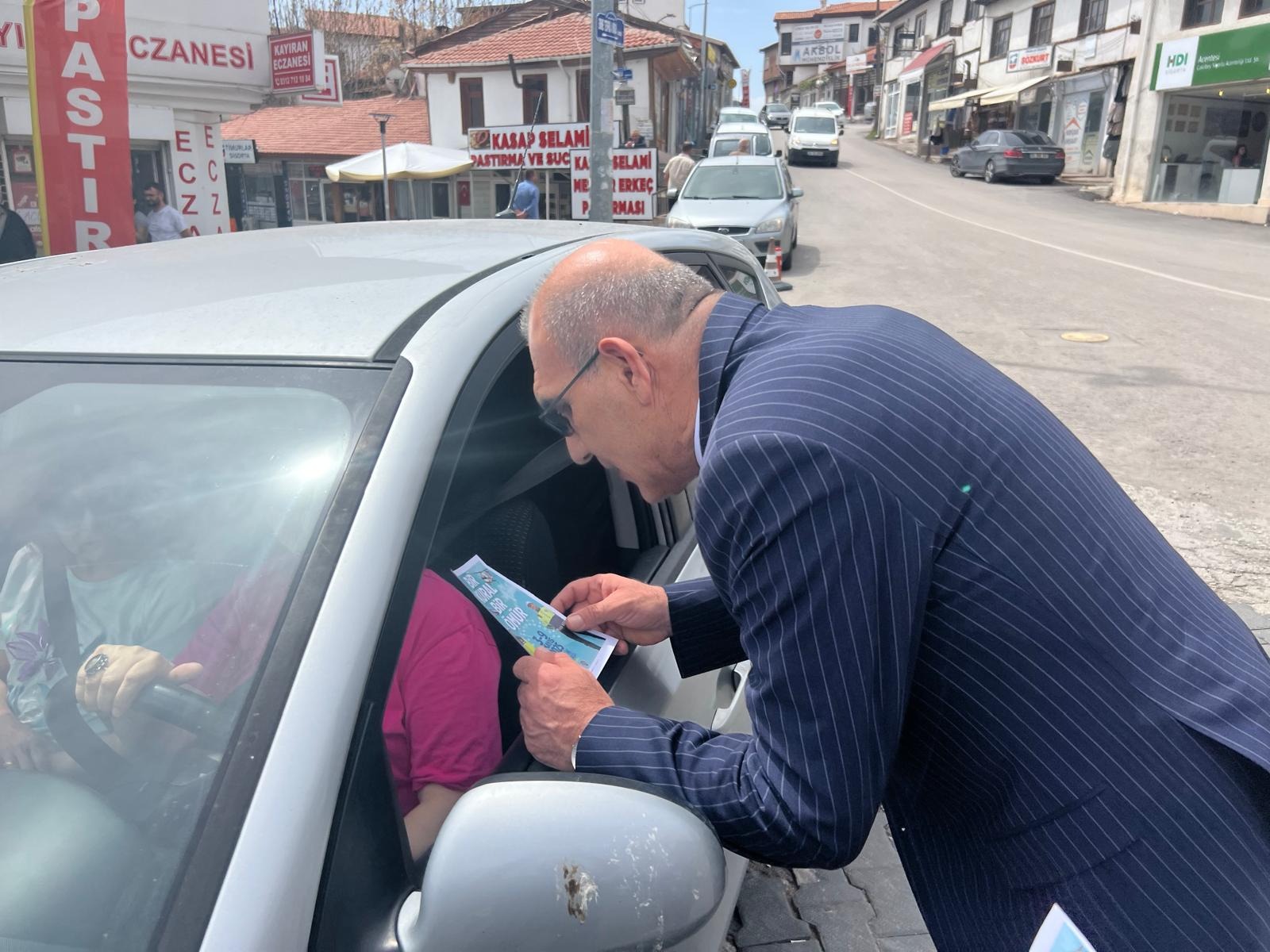 Ayaş’ta Başkan ve Kaymakam sürücülere trafik uyarıları yaptı